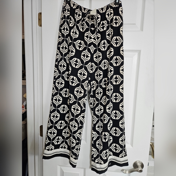 NWT ABERCROMBIE Drapey Wide Leg Pull On Pants Size Small Short Black And Ivory - Picture 7 of 9